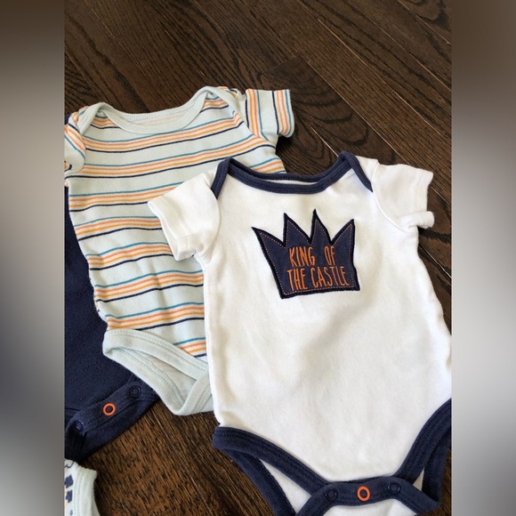 Rosie Pope x4 Bundle: Boys 3-6M “King of the Castle” Short-Sleeve Onesie Set - Picture 4 of 9
